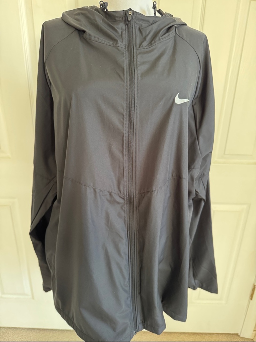 Nike Women's Dark Gray Full-Zip Hooded Windbreaker